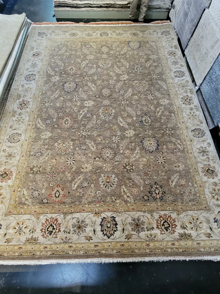 10' 01" x 13' 07" India wool hand knotted Rug